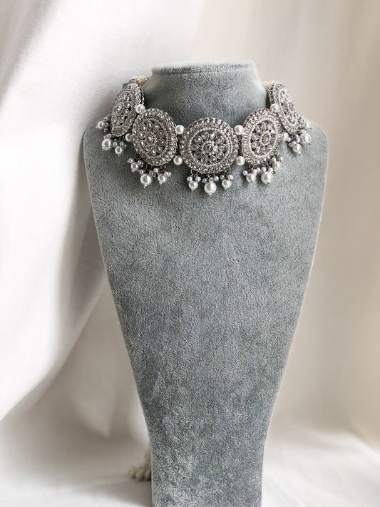 ‘White Snow’ Choker