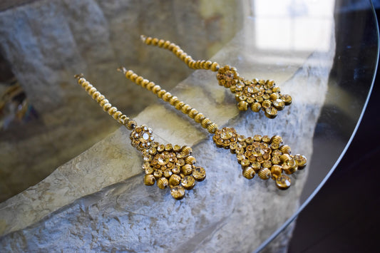 ‘Saanvi’ Tikka Set with Ear Chain