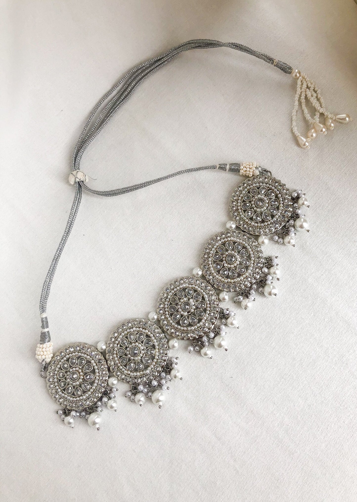 ‘White Snow’ Choker