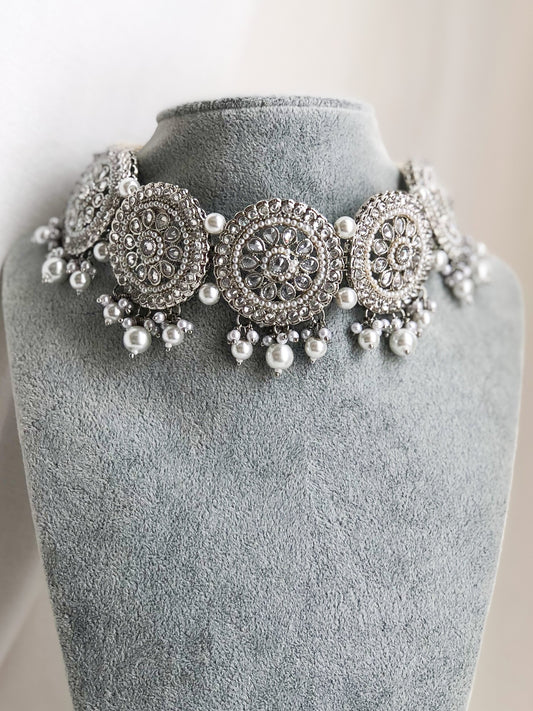 ‘White Snow’ Choker